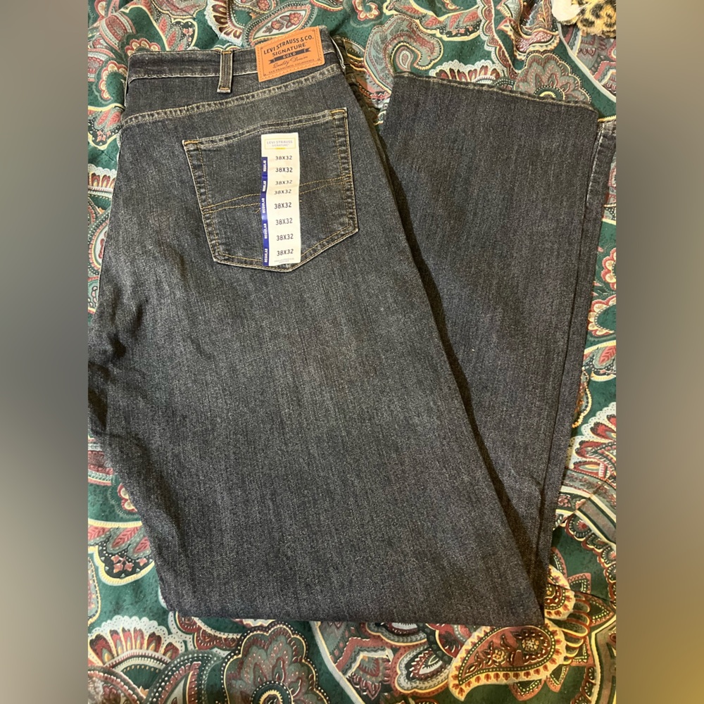 Levi's Men's Dark Blue Relaxed Jeans
W38X L32 New!